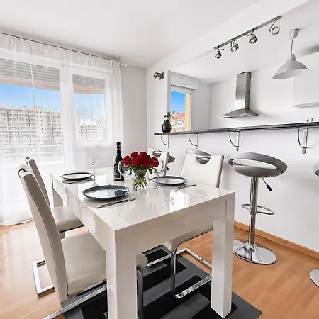 Lejlighed Porte De Paris, Spacieux T3, Terrasse Et Parking *