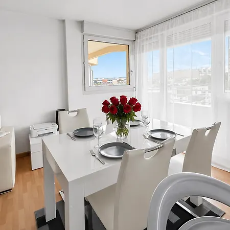 Porte De Paris, Spacieux T3, Terrasse Et Parking *