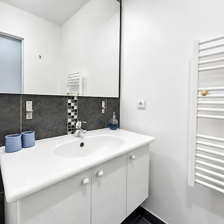 Apartment Porte De Paris, Spacieux T3, Terrasse Et Parking Vanves
